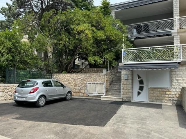 Lory Apartmani Dramalj Esterno foto