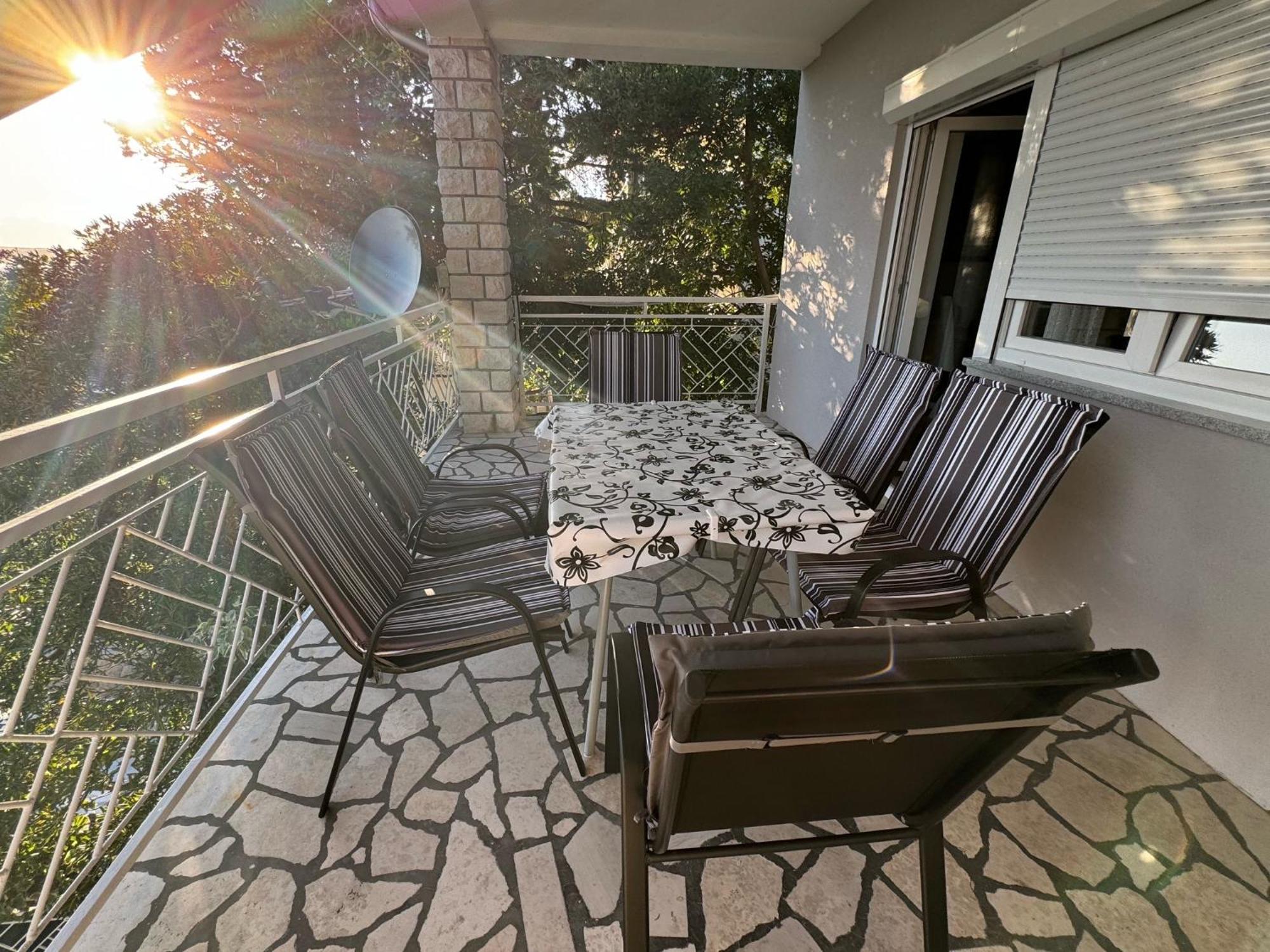 Lory Apartmani Dramalj Esterno foto