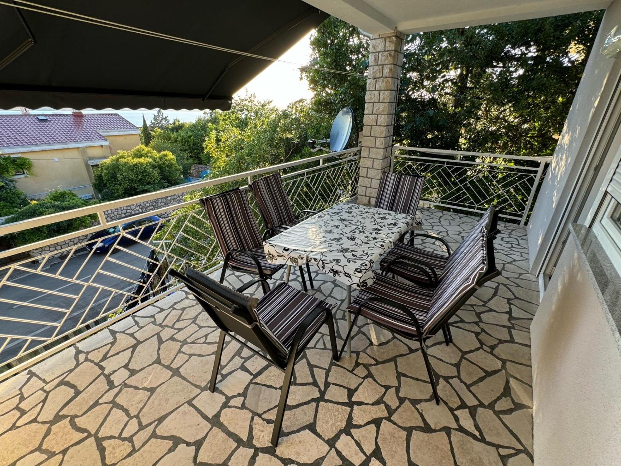 Lory Apartmani Dramalj Esterno foto